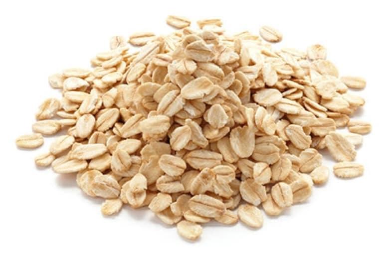 A handful of oat flakes.